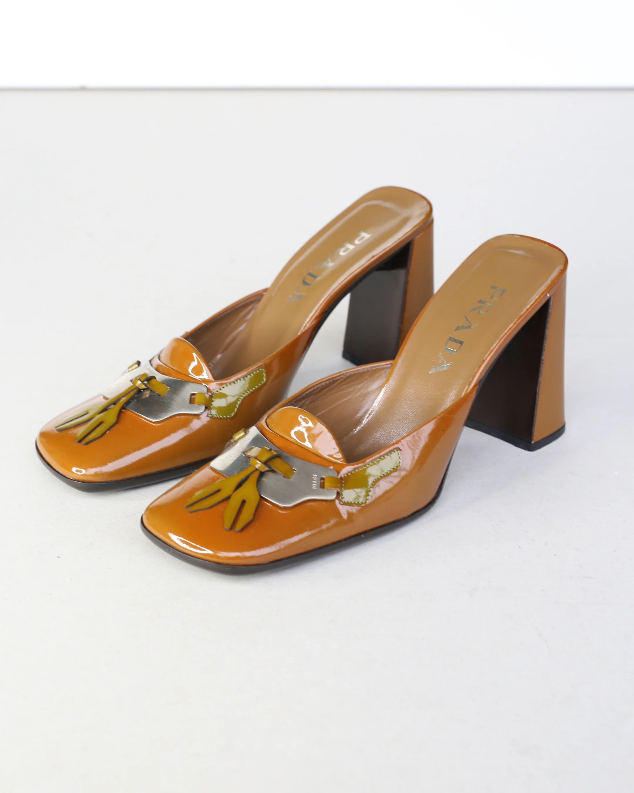 prada fw 1999 leaf buckle leather heels - Image 5