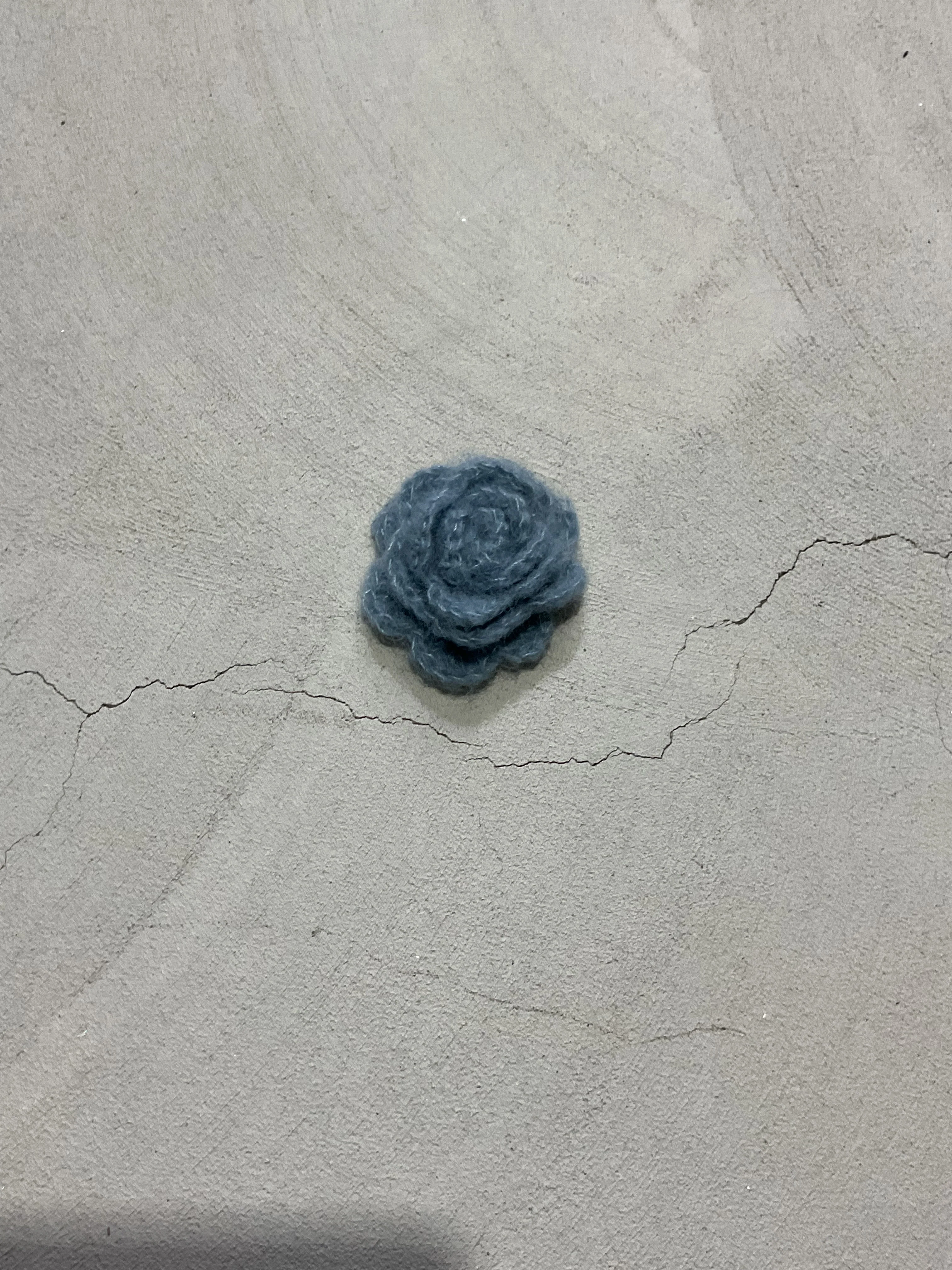 eina crochet flower pin cyan blue - Image 3