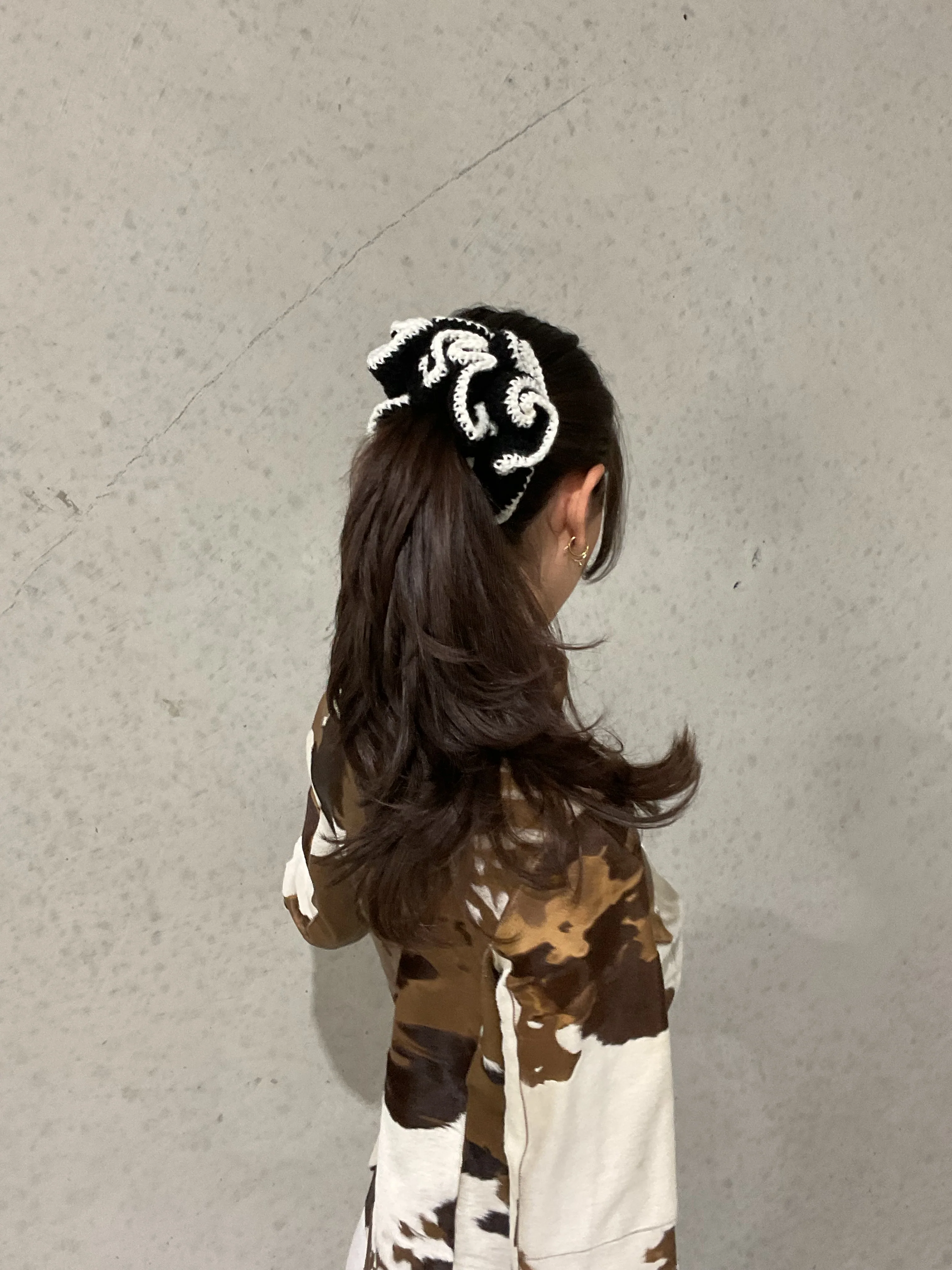 eina handmade scrunchie black with white trim - Image 6