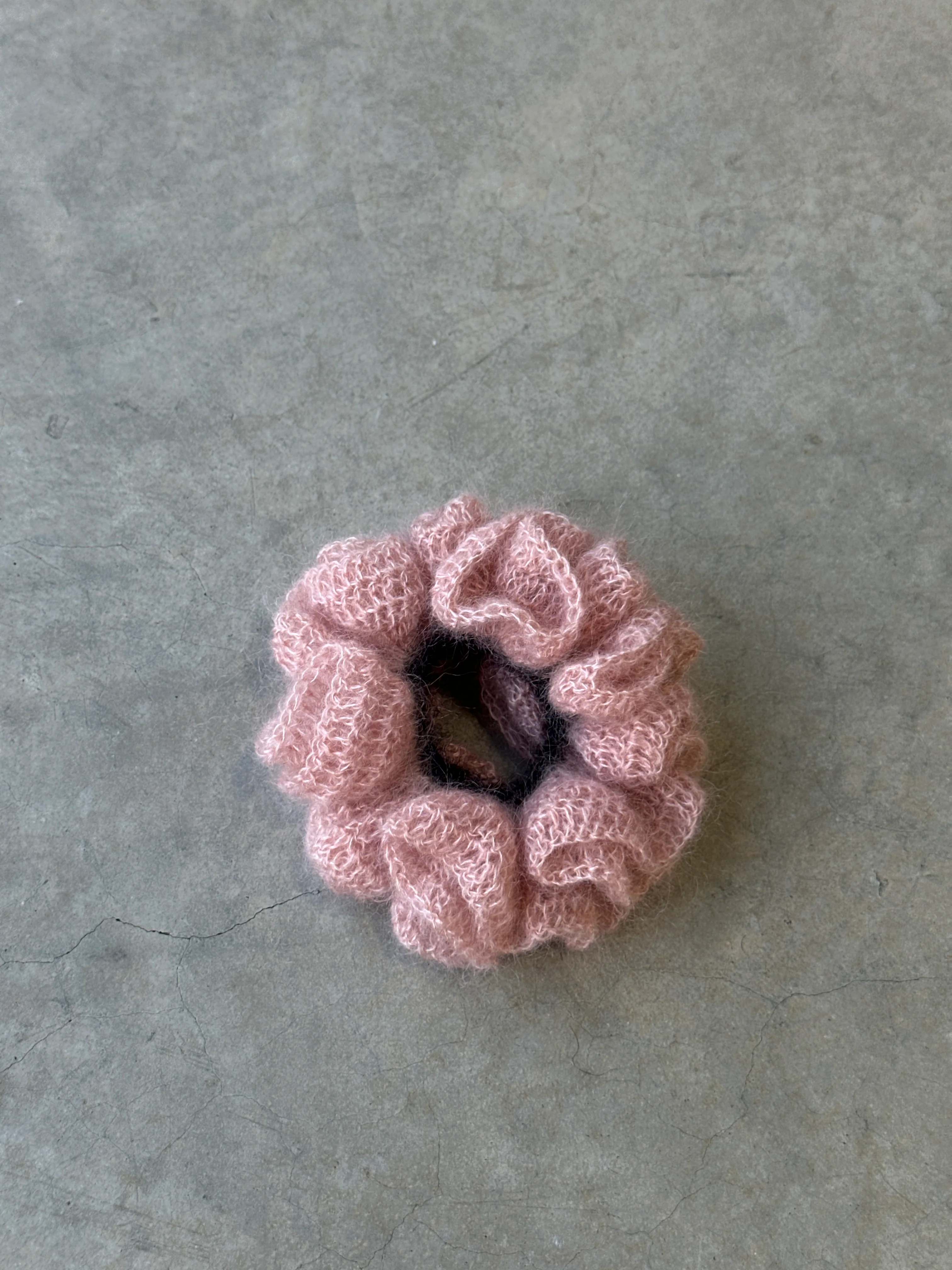 eina scrunchie in lace pink - Image 10